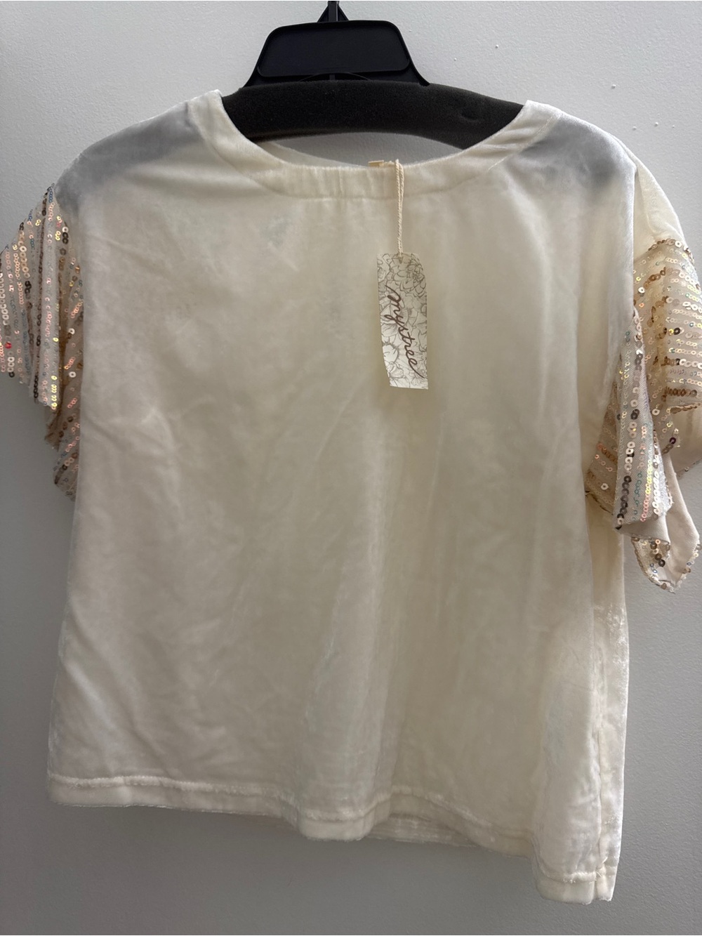Women's Cream Short Sleeve Top with Sequin Flutter Sleeves Read description!